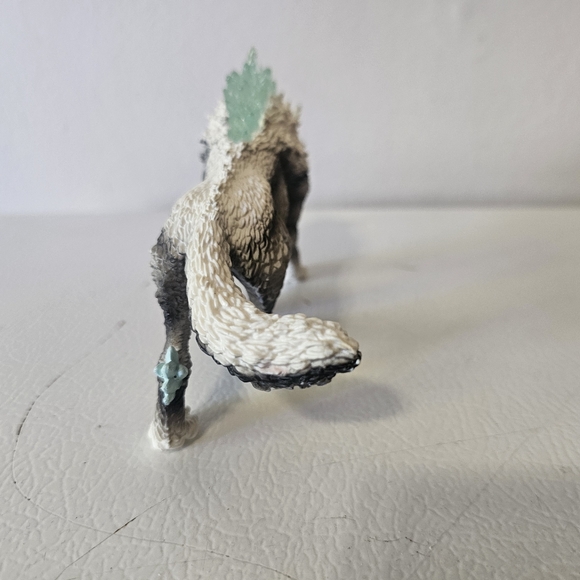 Schleich Eldrador Creatures SNOW WOLF Multicolor Figure 42452 - Picture 4 of 6